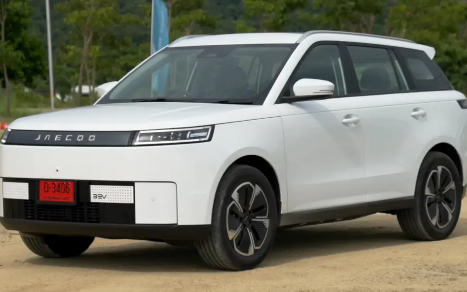 White Jaecoo 5 EV, the electric SUV BangkokASAP uses for private day trips from Bangkok